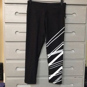Cropped Yoga Leggings from 90 Degrees by Reflex